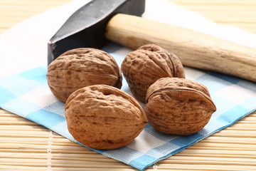 Noci e martello