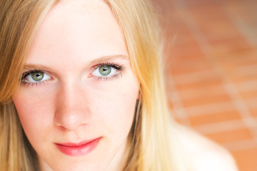 Schöne blonde Frau