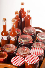 eingekochte Tomatenketchup und Chutney