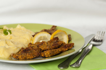 Chicken nuggets with mashed potatoes