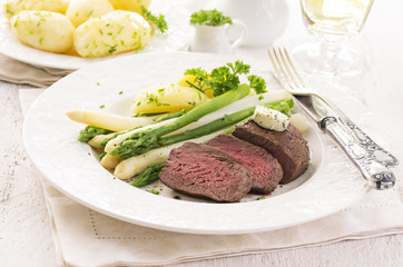 Steak mit Spargel