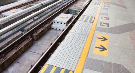 Fototapeta premium Tory kolejowe Sky Train