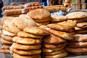 Fresh bread on trade tent, the African flat cakes