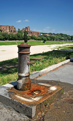Fontaine publique à Rome