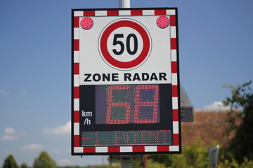 Avertisseur de sécurité routière