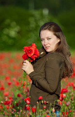 frau im mohnfeld