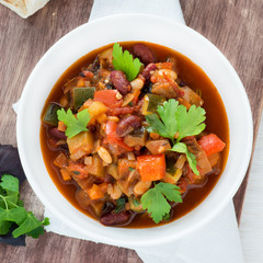 Vegetarian chilli with red and white beans