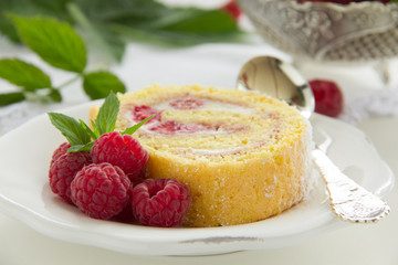 Roulade with raspberries and cream.