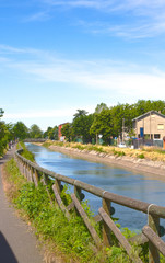Obraz premium Canale Villoresi in estate