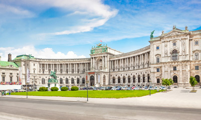 Fototapeta na wymiar Hofburg Palace with Heldenplatz in Vienna, Austria