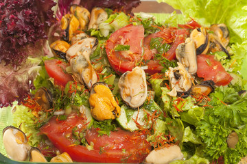 vegetable salad with mussels