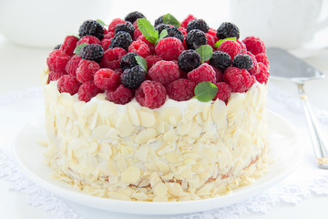 Sponge cake with cream and raspberries.