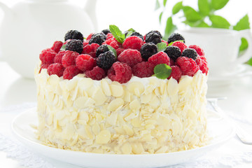 Sponge cake with cream and raspberries.