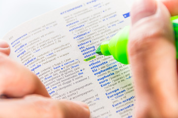 Obraz premium Highlighting the Ethic word on a dictionary