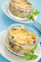 Gratin with mushrooms and cheese.