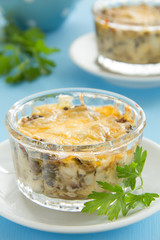 Gratin with mushrooms and cheese.