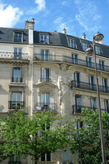 Ange sculpté sur une façade