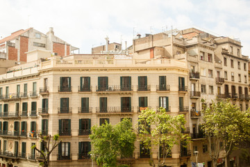 Fototapeta na wymiar Old Apartment Building in Barcelona