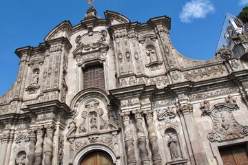 Fassade der Jesuitenkirche in Quito