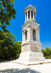 Fototapeta na wymiar Roman Mausoleum, Glanum, Saint-Remy-de-Provence, Provence, Franc