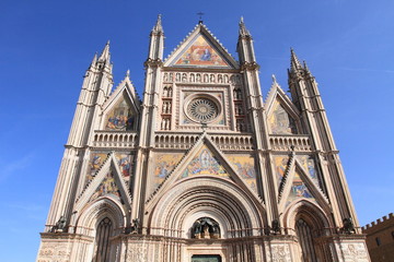 Fototapeta na wymiar Orvieto Cathedral, góry we Włoszech
