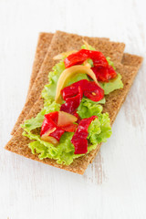 toast with lettuce and grilled pepper