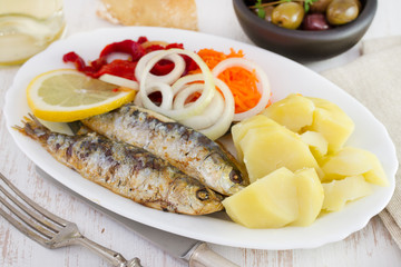 fried sardines with vegetables
