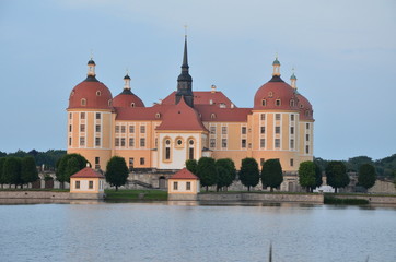 Fototapeta na wymiar Wasserschloss Moritzburg in Sachsen