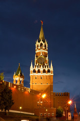 Fototapeta na wymiar Spasskaya wieża w nocy