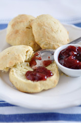 Scones mit Marmelade