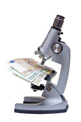 Euro unter dem Mikroskop