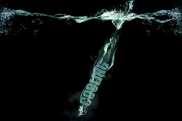 Text "Cooling" taucht ins Wasser ein