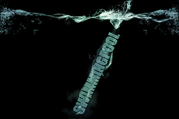Text "Swimmingpool" taucht ins Wasser ein