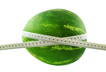 arbuz i metr na białym tle © slawek_zelasko