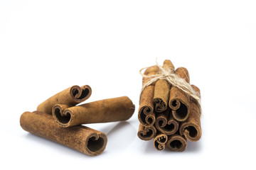 Canela en rama para condimentar postres.