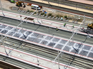 construcción de infraestructura ferroviaria y andenes