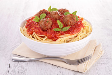 spaghetti, meatballs and tomato sauce