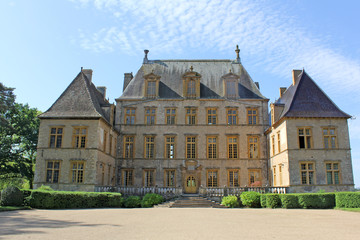 Fototapeta na wymiar Cour chateau de fléchéres