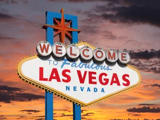 Gordijnen Welkom bij Las Vegas-bord met zonsonderganghemel © trekandphoto