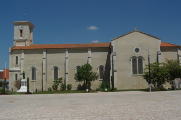 Fototapeta na wymiar Kirche in La tranche sur mer