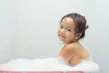 Children play in the water./Children play in the water bubble.