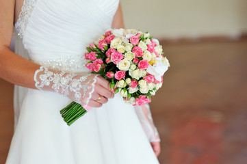 Obraz na płótnie Canvas Wedding bouquet in hands of the bride