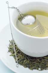 Green tea with infuser