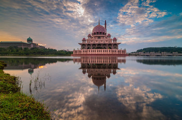Obraz premium Putra Mosque-sunrise