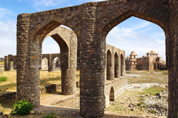 Fototapeta na wymiar Ruins of Afghan architecture in Mandu, India