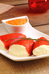 Pimientos del piquillo rellenos de bacalao