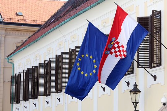 EU and Croatian flags together on Government building
