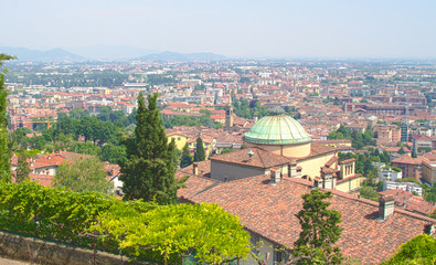 Fototapeta na wymiar Widok z Górnego Miasta Bergamo
