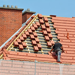 dachdecker bei arbeit