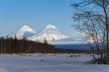 Foto op Plexiglas Klyuchevskoy Volcano and Kamen Volcano on the Kamchatka © Alexander Piragis
